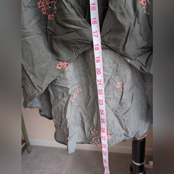 NWT Universal Thread high/low relaxed fit top - Picture 5 of 5